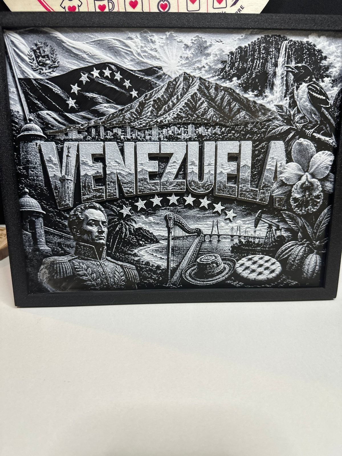 Venezuela en Relieve – Arte 3D con Marco y Pedestal - ERDUM DESIGNS