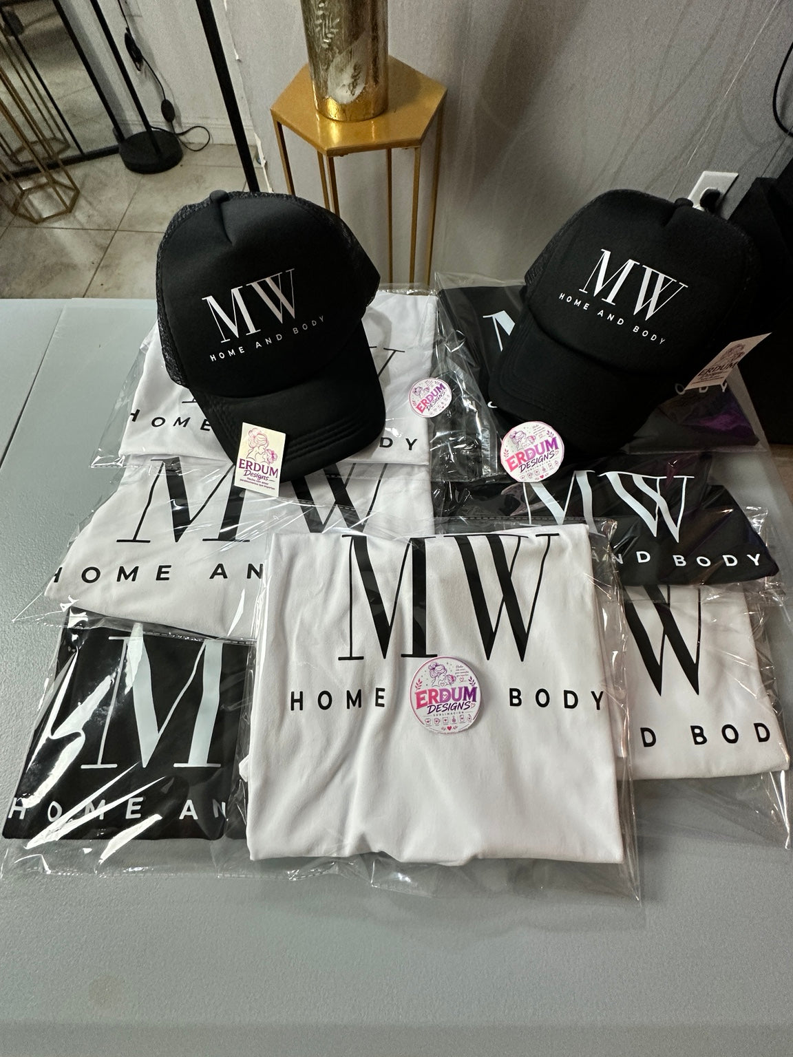 Business branding kit con camisas y gorras personalizadas ERDUM DESIGNS