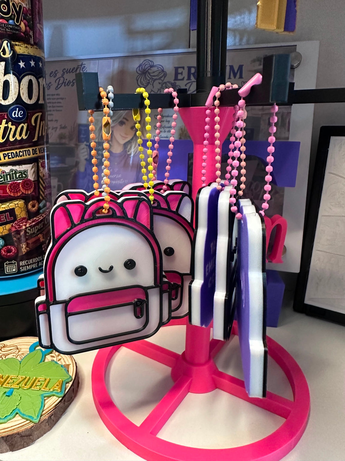Llavero NFC de mochila rosa impreso en 3D