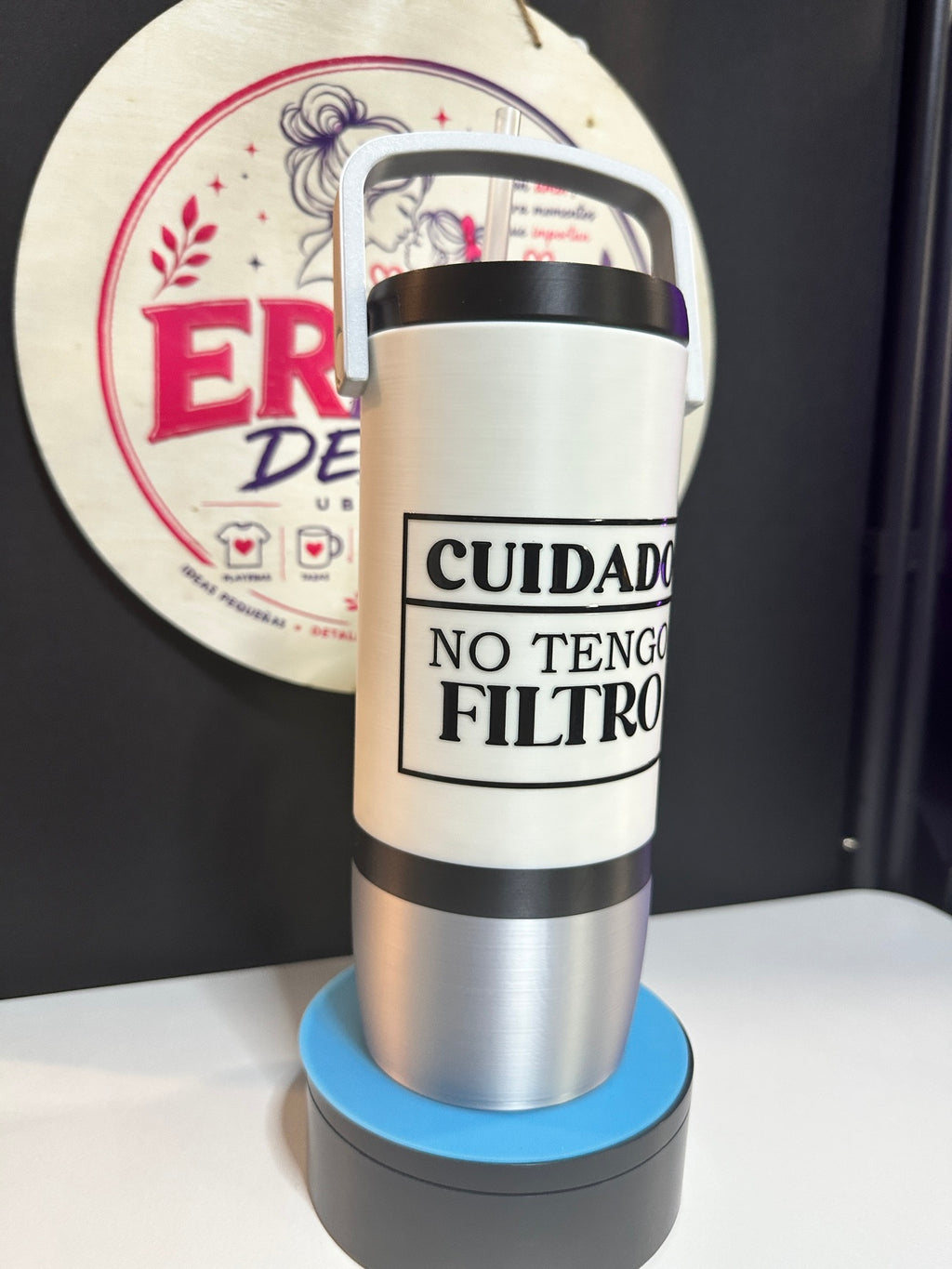 20oz Tumbler Holder with Handle – 3D Printed, Funny Spanish Phrases, Custom Colors (UV DTF) - ERDUM DESIGNS
