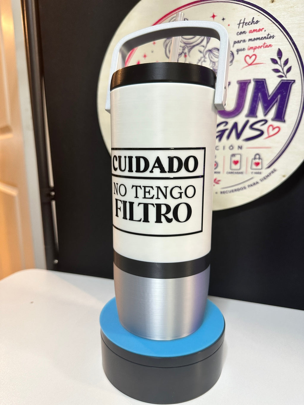 20oz Tumbler Holder with Handle – 3D Printed, Funny Spanish Phrases, Custom Colors (UV DTF) - ERDUM DESIGNS