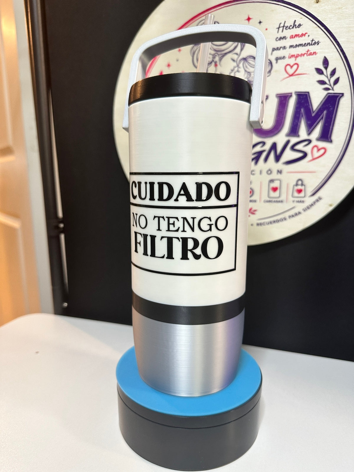 20oz Tumbler Holder with Handle – 3D Printed, Funny Spanish Phrases, Custom Colors (UV DTF) - ERDUM DESIGNS